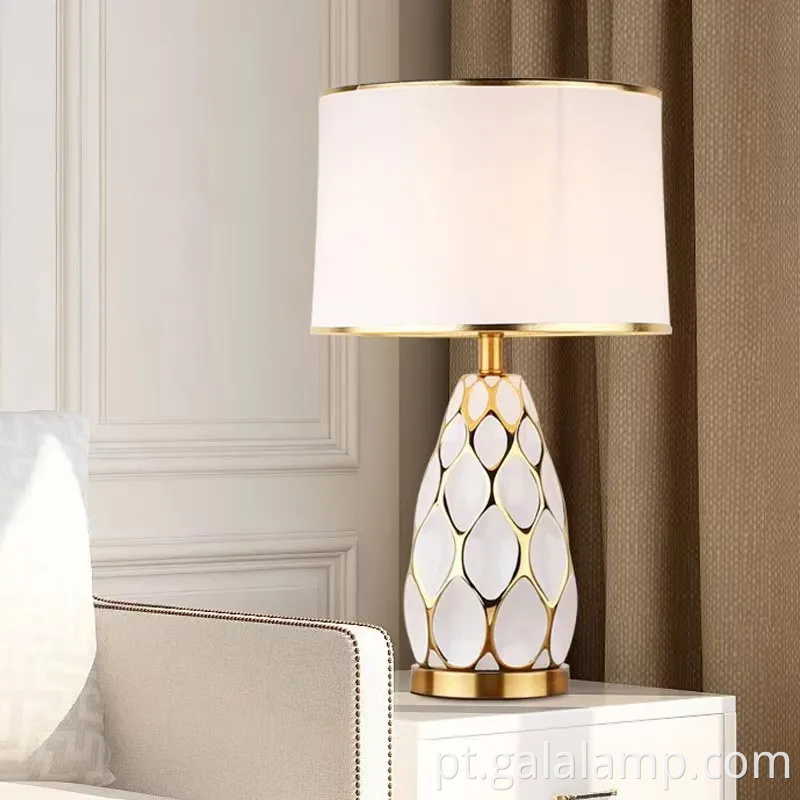 Luminária de mesa de cerâmica elegante para iluminação aconchegante de quarto